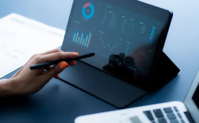 Statistics and measuring software for marketing campaigns on the laptop